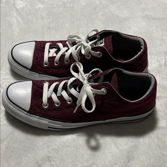 Converse Burgundy - Picture 2 of 7